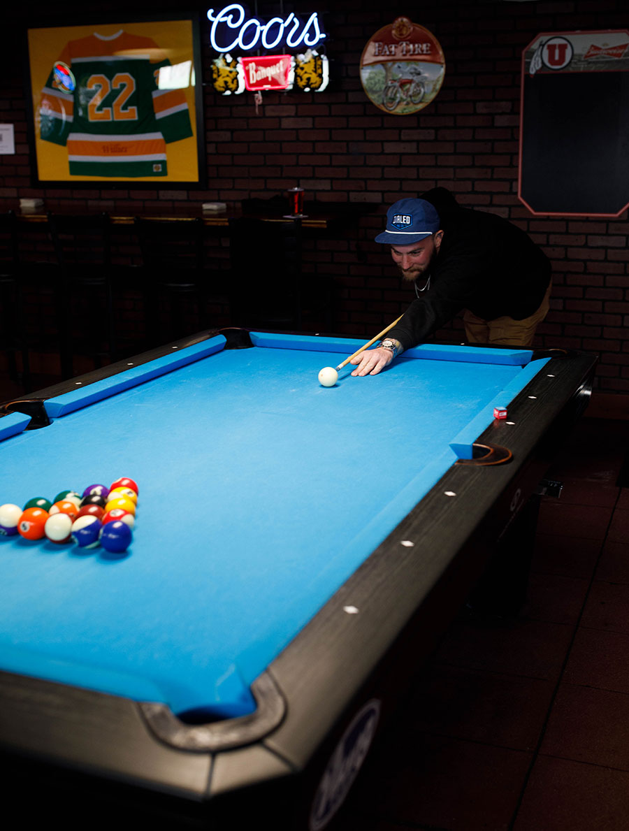 Play pool, darts and other games at Willie's Lounge